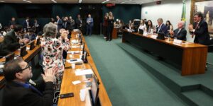 CCJ aprova admissibilidade de propostas que acabam com escala 6×1 ccj-aprova-admissibilidade-de-propostas-que-acabam-com-escala-6×1