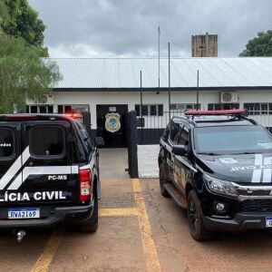 mulher-descobre-que-marido-bebeu-com-a-vizinha-e-mete-a-facada-nele-em-sete-quedas