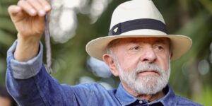 Lula vai a SP para tirar excesso de pele na cabeça e tratar tendinite lula-vai-a-sp-para-tirar-excesso-de-pele-na-cabeca-e-tratar-tendinite
