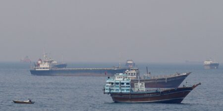 em-meio-a-impasse,-ira-e-eua-disputam-controle-do-estreito-de-ormuz