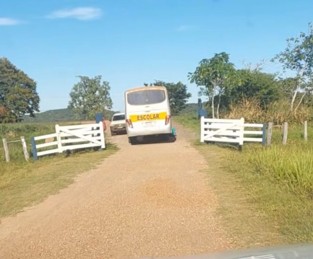 pais-denunciam-descaso-de-prefeitura,-com-criancas-ficando-pelo-caminho-na-ida-a-escola