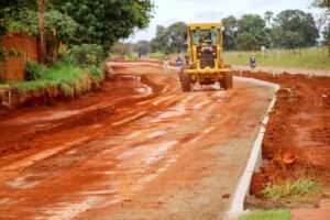 pacote-de-obras-avanca-com-novas-etapas-de-asfalto-e-drenagem-em-diversos-bairros