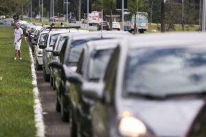 guia-da-pelicula-solar:-como-se-proteger-do-sol-forte-no-carro