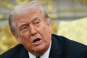 trump-diz-que-ira-pode-ligar-se-quiser-conversar,-enquanto-enviado-iraniano-retorna-ao-paquistao