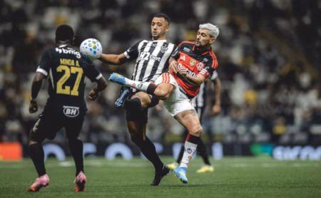 flamengo-atropela-o-atletico-mg-na-arena-mrv-e-mantem-pressao-sobre-o-palmeiras