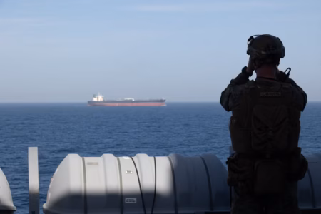 petroleo-abre-semana-acima-de-us$-101-com-tensao-no-oriente-medio-e-pressao-sobre-a-oferta