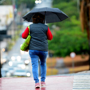 frente-fria-avanca-e-chuva-ja-atinge-campo-grande-com-alerta-de-tempestade
