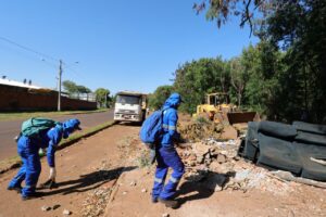 moradores-voltam-a-jogar-lixo-em-areas-recem-limpas-e-agravam-epidemia-de-chikungunya