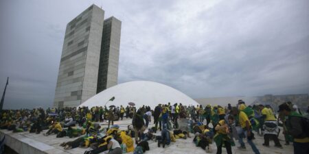 moraes-concede-prisao-domiciliar-a-idosos-condenados-pelo-8-de-janeiro