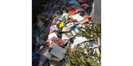 prefeitura-de-osasco-joga-no-lixo-livros-de-biblioteca-municipal