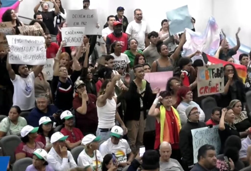 sessao-da-camara-e-suspensa-apos-manifestacao-e-bate-boca