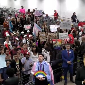 sessao-na-camara-e-marcada-por-protesto-contra-lei-que-proibe-trans-em-banheiro-feminino