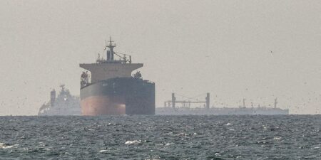 saida-dos-emirados-arabes-da-opep-provoca-nova-alta-do-petroleo