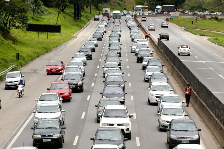 passo-a-passo:-o-que-fazer-se-o-carro-quebrar-na-estrada-nas-ferias