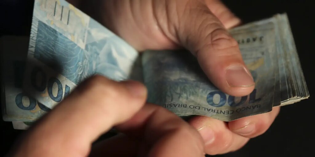 Salário médio do trabalhador amplia recorde e chega a R$ 3.722 salario-medio-do-trabalhador-amplia-recorde-e-chega-a-r$-3.722