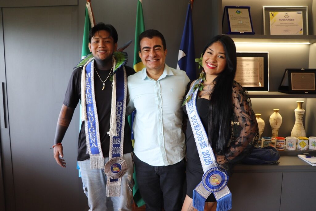 miss-e-mister-indigena-2026-sao-recebidos-pelo-prefeito,-que-destaca-importancia-do-concurso