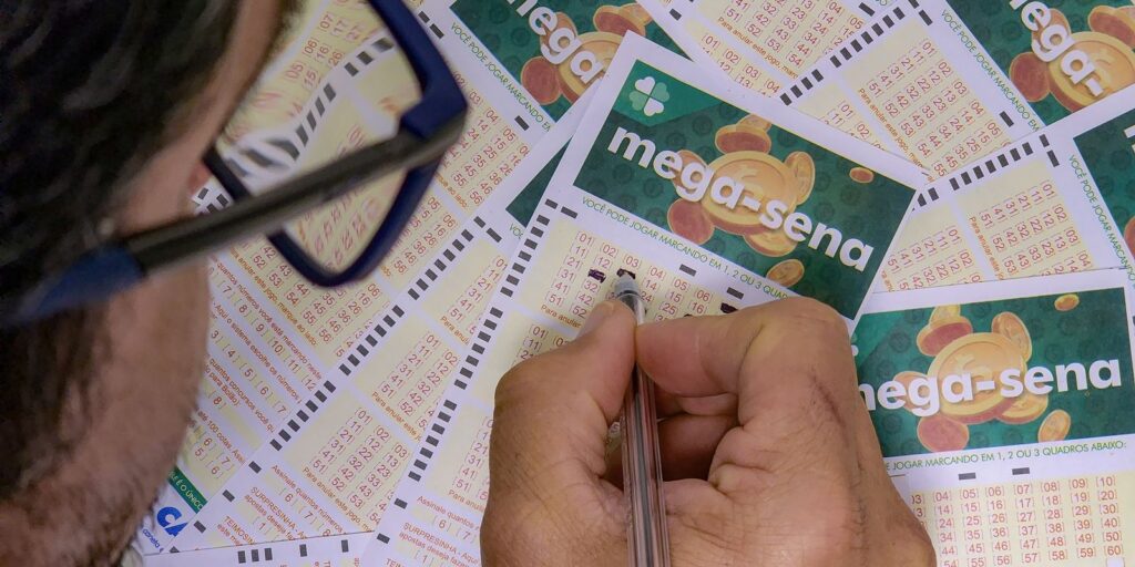 Mega-Sena sorteia prêmio estimado em R$ 130 milhões nesta quinta-feira mega-sena-sorteia-premio-estimado-em-r$-130-milhoes-nesta-quinta-feira