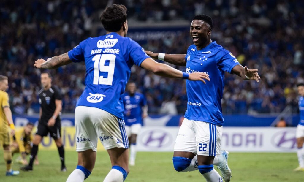 Colombiano Néiser Villarreal marcou o gol da vitória da Raposa