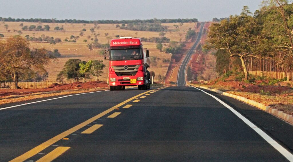 Governo de MS formaliza contratos de R$ 1 bilhão para rodovias