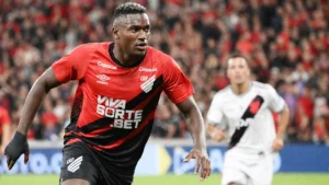 Kevin Viveros dispara na artilharia e vira destaque do Brasileirão pelo Athletico Kevin Viveros dispara na artilharia e vira destaque do Brasileirão pelo Athletico