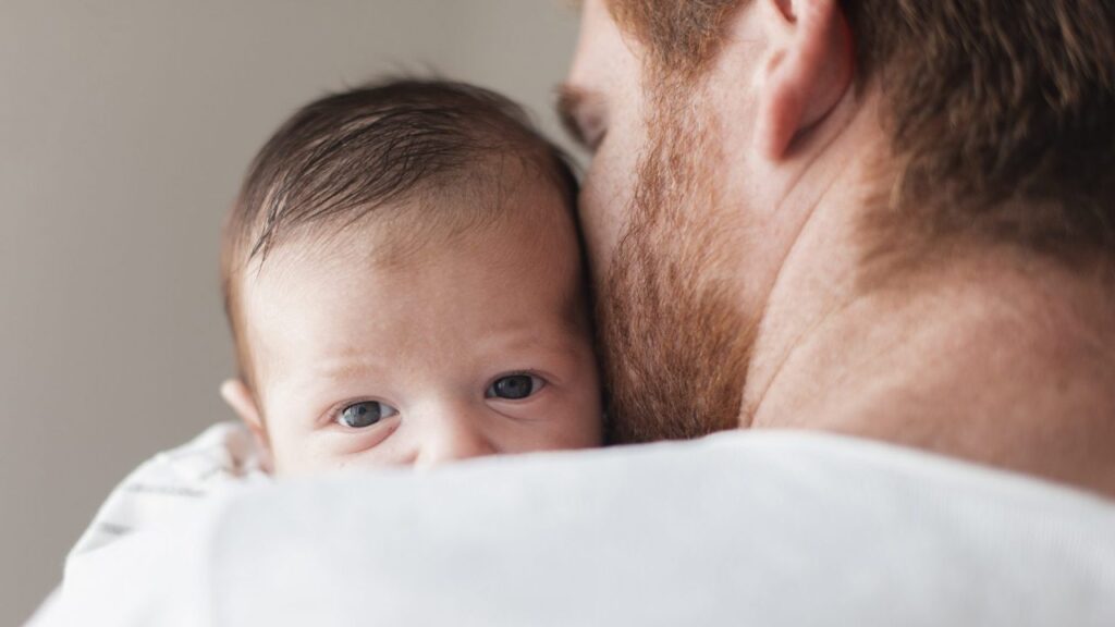 Novos prazos para licença-paternidade valem a partir de 2027