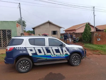 Incêndio em Antônio João: sem bombeiros, PMs controlam fogo em residência