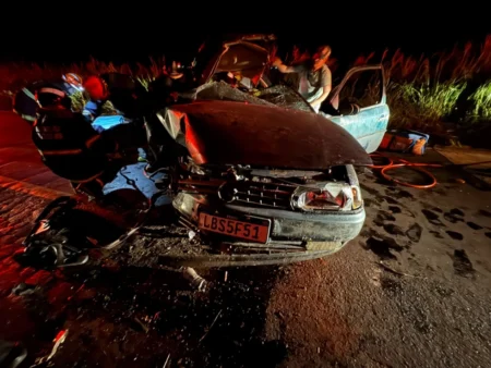 Colisão traseira na MS-276 deixa passageiro preso às ferragens entre Batayporã e Anaurilândia