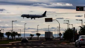 Feriado prolongado impulsiona viagens aéreas e movimenta aeroporto de Campo Grande