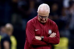 Dorival Júnior é o 10º técnico demitido no Brasileirão 2026