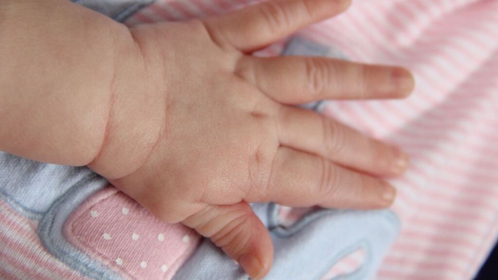 Bebê de 1 ano internado por suspeita de estupro morre em Campo Grande Bebê de 1 ano internado por suspeita de estupro morre em Campo Grande