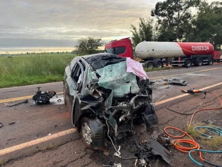 Colisão entre caminhão-tanque e Ônix mata jovem de 24 anos na BR-376 em MS