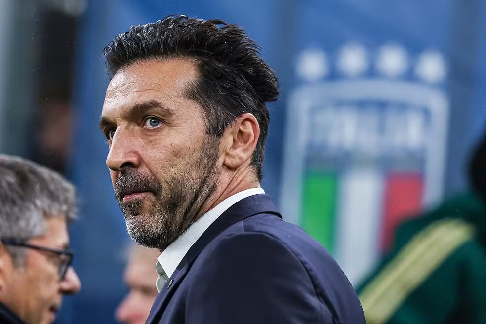 Buffon pede demissão da federação após Itália ficar fora da Copa do Mundo Buffon pede demissão da federação após Itália ficar fora da Copa do Mundo
