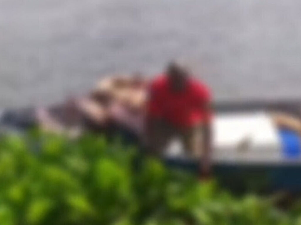 Homem é socorrido com vida após ser confundido com cadáver boiando no Rio Paraguai em Corumbá