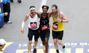 Brasileiro vira manchete por ato de empatia na Maratona de Boston Brasileiro vira manchete por ato de empatia na Maratona de Boston
