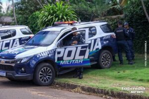 Bebâdo, homem tenta esfaquear desafeto e joga pedras na viatura da PM em Corumbá Bebâdo, homem tenta esfaquear desafeto e joga pedras na viatura da PM em Corumbá