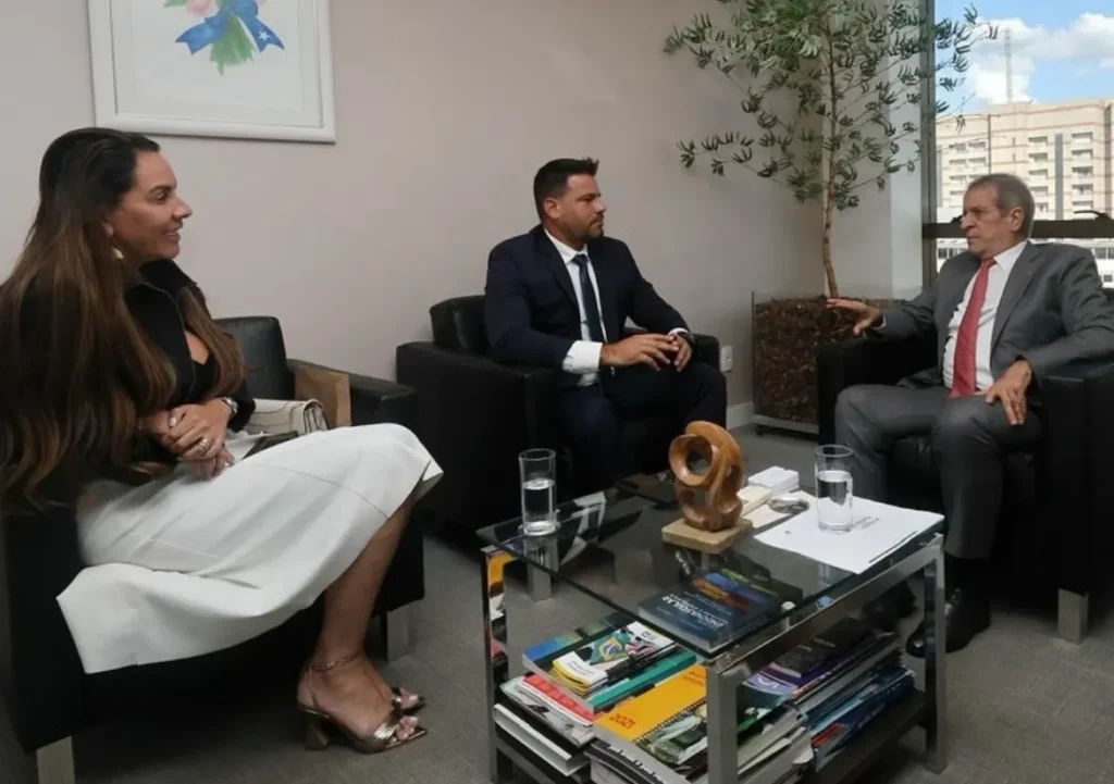 Após filiação, PL paga R$ 150 mil por mês para agência da esposa de Contar