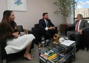 Após filiação, PL paga R$ 150 mil por mês para agência da esposa de Contar