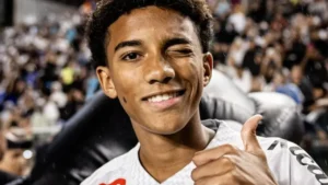 Jornal espanhol chama Robinho Jr. de "novo Neymar" em meio a negociação de renovação com Santos