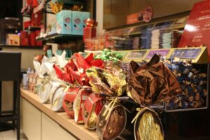 Da vitrine a cozinha: Páscoa vira fonte de renda na Capital