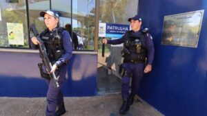 Ladrão tenta se esconder, mas é flagrado furtando óculos de R$ 5 mil em Dourados