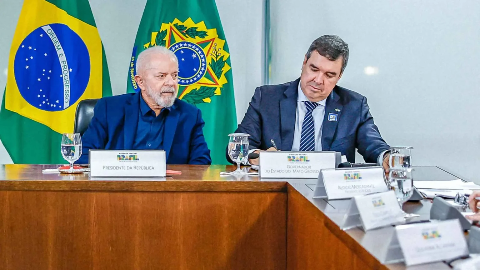 R$ 1 bilhão: Lula e Riedel assinam contrato de empréstimo para obras em rodovias de MS R$ 1 bilhão: Lula e Riedel assinam contrato de empréstimo para obras em rodovias de MS