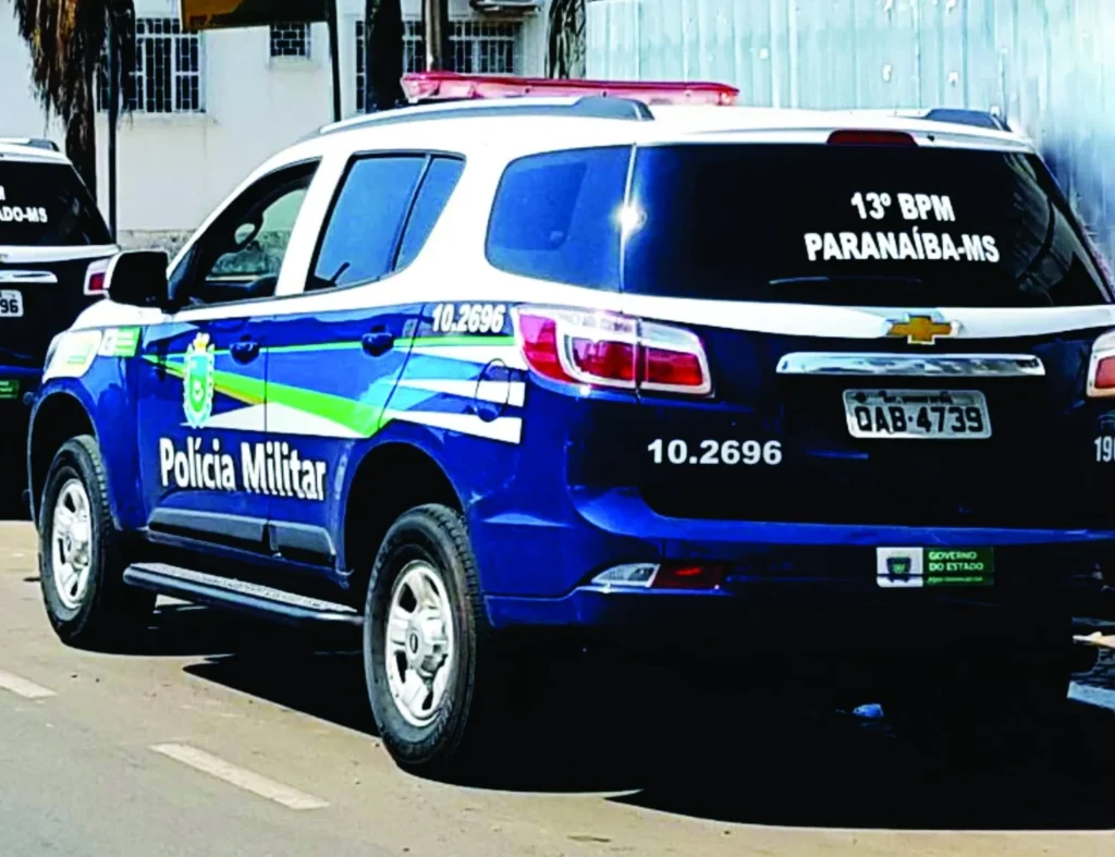 Homem é detido com facão após intimidar funcionária em farmácia de Paranaíba