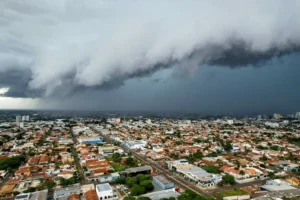 Alerta: chuva atinge todo MS com granizo e ventos de 100 km/h em 11 cidades