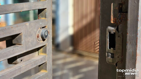 Homem invade casa da ex, quebra móveis e tenta estuprá-la na Vila Popular