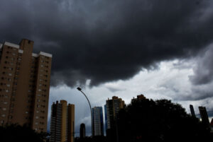 Frente fria avança e pode mudar o tempo em Mato Grosso do Sul nesta quinta-feira