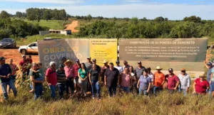 Nova Andradina: famílias do Assentamento Teijin protestam contra paralisação de obras das pontes sobre o Rio Samambaia