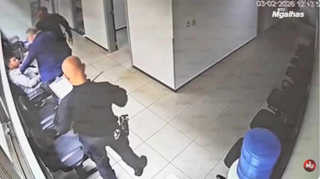 Promotor de Justiça é denunciado por agredir preso dentro do Fórum de Campo Grande (VIDEO) Promotor de Justiça é denunciado por agredir preso dentro do Fórum de Campo Grande (VIDEO)