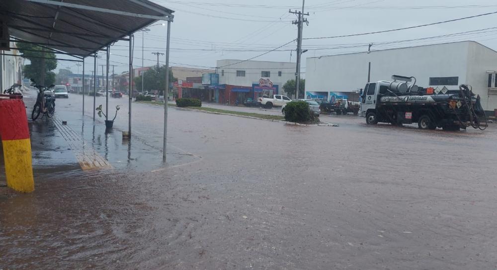 Frente fria avança e sete municípios registram chuva acima de 100 mm em Mato Grosso do Sul Frente fria avança e sete municípios registram chuva acima de 100 mm em Mato Grosso do Sul