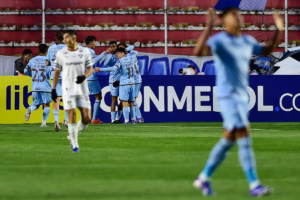 fluminense-perde-para-o-bolivar-na-altitude,-segue-sem-vencer-e-cai-para-a-lanterna-do-grupo