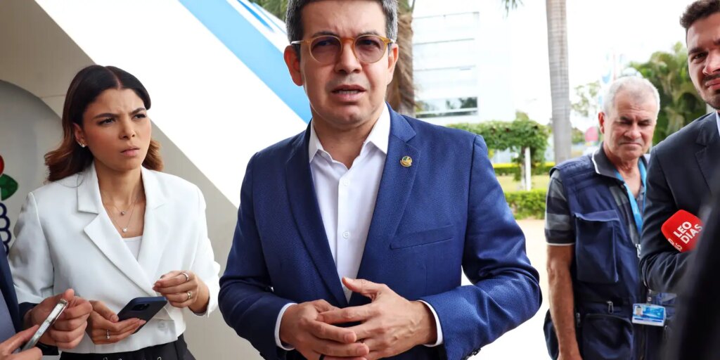 Randolfe Rodrigues afirma que governo deve indicar outro nome para STF randolfe-rodrigues-afirma-que-governo-deve-indicar-outro-nome-para-stf